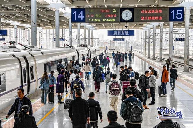 陸五一小長假車次開售秒殺啟動態優化調整列車開行方案。（中國鐵路微信公號）