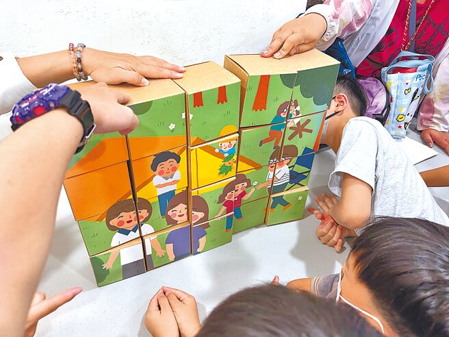 透過互動式解謎、學習省電數字計算、節能歌曲帶動唱、環保拼圖尋寶任務等活潑生動的課程，提升孩子永續意識及實踐日常綠生活。（Global Mall提供）