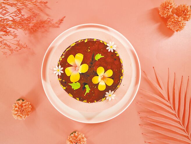 「椒香草莓蛋糕」酸甜奶香中带有胡椒呛辣感。（台中长荣桂冠酒店提供）