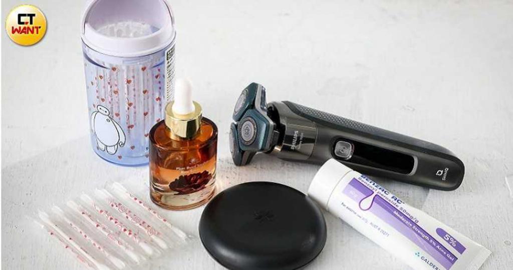 因為皮膚狀況,洪暐哲會帶著痘痘藥,還曾因擦保養品而長了滿臉疹子。(圖/侯世駿攝)