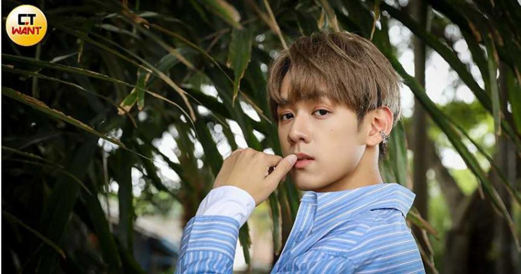 洪暐哲曾因牙齒不整齊而不敢露齒笑,在開始矯正後終於變得有自信。(圖/侯世駿攝)