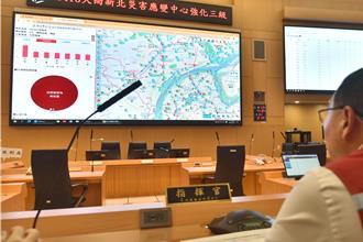 強降雨汐止積水嚴重　侯友宜前往EOC：抽水排除中