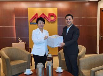 盧秀燕訪星國見了他　第四代團隊核心李智陞臉書公布