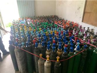 桃警破獲地下笑氣工廠！查獲「619瓶笑氣」嫌犯月獲利破百萬