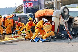 南投民安10號演習  因戰爭鳥嘴潭遭轟炸展開搶救