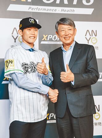 CEO棄商從政 更要懂得接地氣