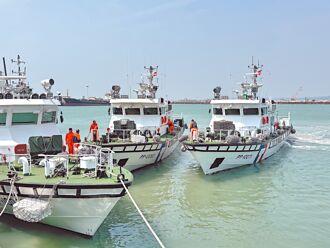 陆船金门外海沉没 12人全获救