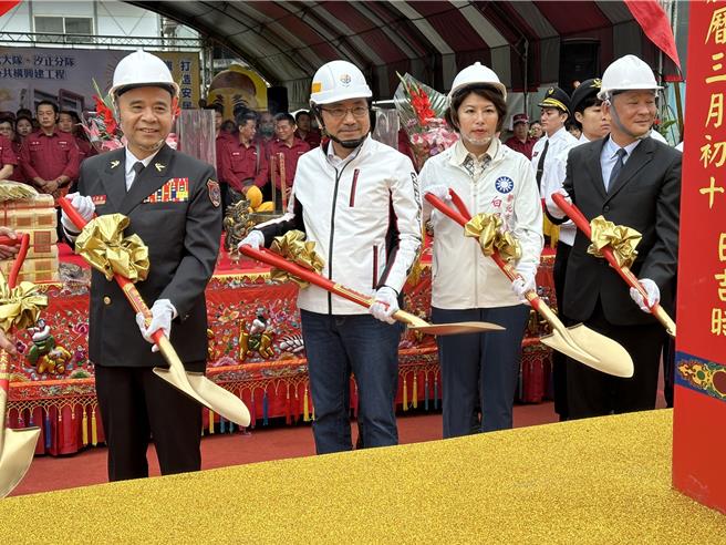 新北市長侯友宜18日上午主持汐止消防分隊動土典禮。（高鈞麟攝）