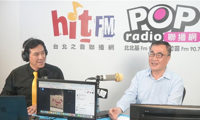 台北市副市長李四川（右）18日上午接受專訪時被問到，若在都更過程中遭遇不願都更的少數釘子戶，市府介入強制拆除，是否擔心後續遭提告？他直言「就讓他告」，並強調法律有授權市府可強拆。（Pop撞新聞提供／丁上程台北傳真）