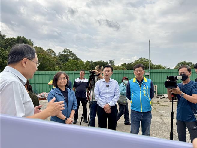 為推動東勢林業文化園區活化再造，立法院副院長江啟臣18日邀請相關單位現勘。(陳淑娥攝)