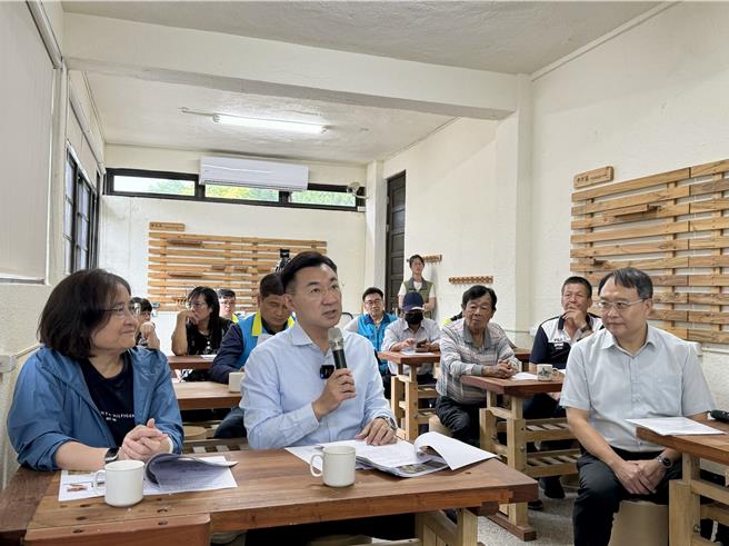 為推動東勢林業文化園區活化再造，立法院副院長江啟臣18日邀請相關單位現勘。(陳淑娥攝)