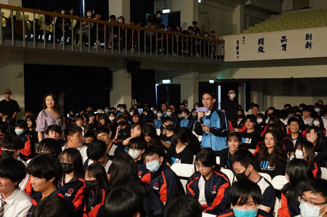 育達高中學生認真聽講，踴躍發問。(照片/北市私立育達高級中等學校)