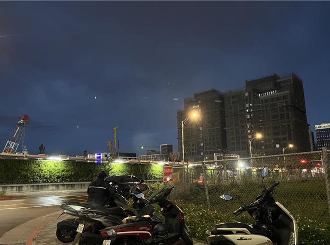 北投士林科技园区T17、18基地依合约须于2027年2月取得全部建物使照，但至今仍是荒地。(黄敬文翻摄)