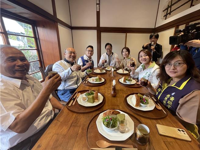 桃园市平镇区日式宿舍经过整修，经民眾票选命名为「延平路食农故事馆」18日开馆，以食农教育为主题，运用有机农场蔬果供应餐点，还有生态循环农业示范区。（吕筱蝉摄）