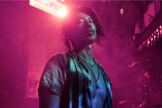 傅孟柏《回魂计》挑战极恶反派诈骗案首脑角色。（Netflix提供）