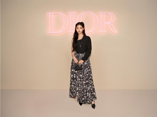 New Jeans的Haerin現身大秀現場。（Dior提供／黃唯淯台北提供）