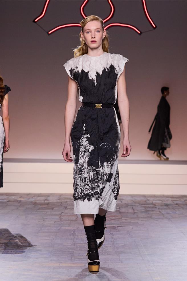 自由女神像成為本次設計的謬思女神。（Dior提供／黃唯淯台北提供）