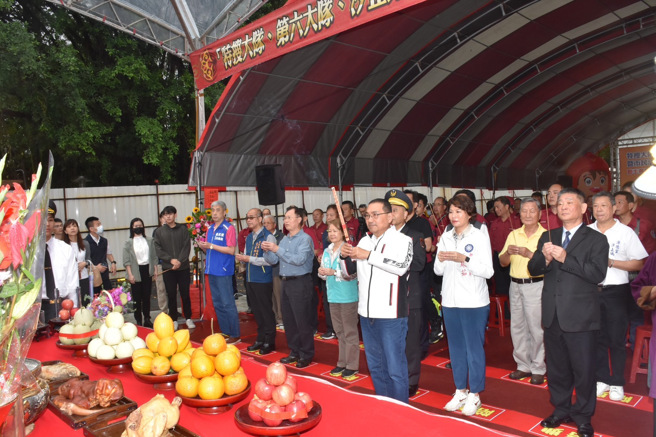 侯友宜說，希望以全新的廳舍展現市府對地方安全的重視，並期許所有消防弟兄在進駐新廳舍後，透過更流暢的出勤動線、充裕的訓練空間，進一步提升救災救護效能。（圖 / 劉詠韻翻攝）
