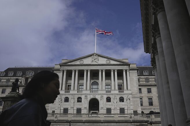 英國3月通膨率降到2年半低點，增加英國央行（BOE）今年稍後啟動寬鬆的機率。圖／美聯社
