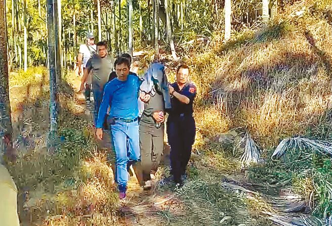 詹男2月18日深夜隨謝姓警員上山打獵，爬山過程不慎跌倒致獵槍走火打死謝警，為了掩蓋殺人，涉嫌與同夥串供滅證，他被依過失致人於死、槍砲等罪嫌起訴。（民眾提供／楊靜茹南投傳真）