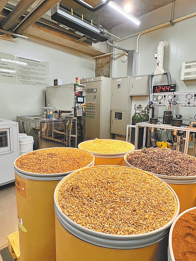 本土清潔用品「歐萊德O’right」所有產品達到零碳排，工廠設有台灣農產品萃取實驗室。（吳奕萱攝）