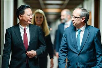 晚宴科索沃前總理訪團  吳釗燮籲理念相近的民主陣營團結合作