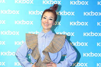 51歲鄭秀文自稱「高齡產婦」 親揭秘密生子傳言真相