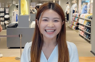 美女主播报喜嫁老外男友 不怕走光「婚纱裙下竟藏2人」