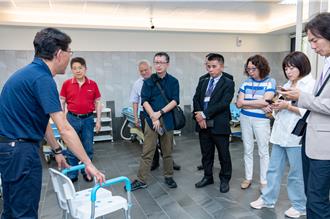 面臨高齡化 香港校友會總會訪輔英高齡長期照顧人才培育中心