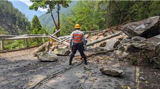 中橫便道震後落石頻繁 通行管制至5月5日