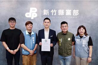 郑朝方登记党部主委选举 对战邱盈滋寻求连任