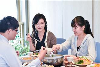 母親節大餐！星級飯店搶孝親財  加贈豪華海鮮盤、質感絲巾寵媽咪