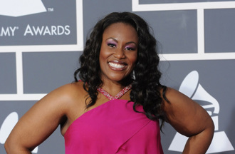 《美國偶像》曼迪莎家中猝逝享年47歲 父驚喊：她沒健康問題