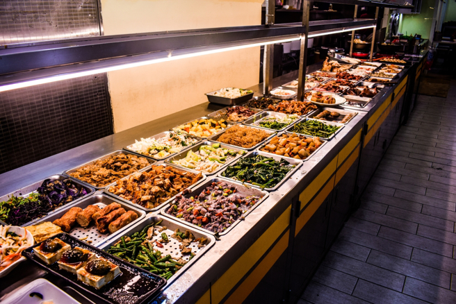 网友分享外食族每月餐费都会破万，引起热烈讨论。（示意图：shutterstock／达志）