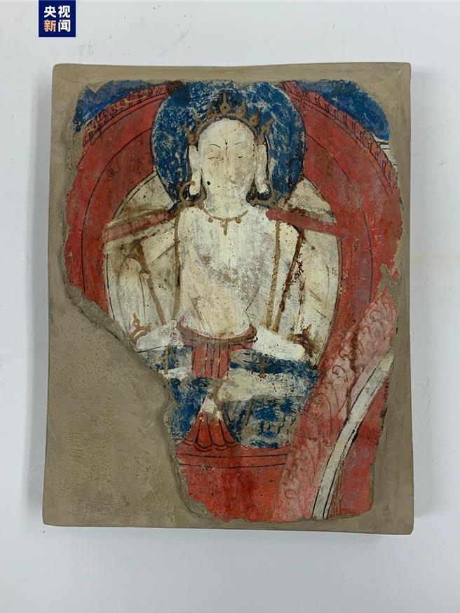 追索流失文物有成，陆美09年以来促成504件文物回归中国。图为最近移交大陆政府的38件流失文物艺术品之一。（大陆央视）