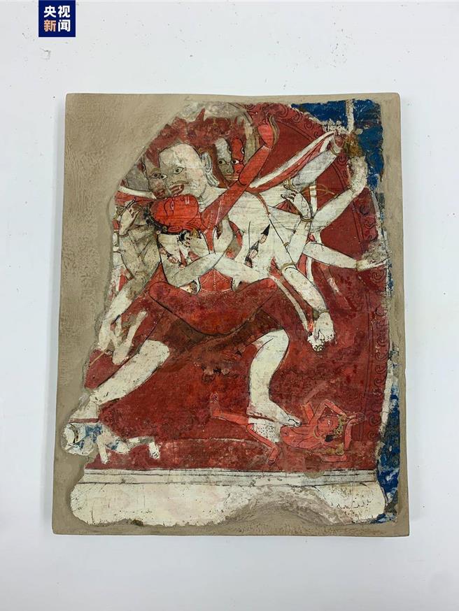 追索流失文物有成，陆美09年以来促成504件文物回归中国。图为最近移交大陆政府的38件流失文物艺术品之一。（大陆央视）