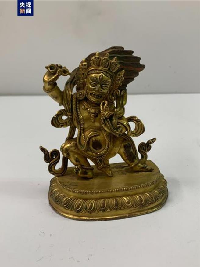 追索流失文物有成，陆美09年以来促成504件文物回归中国。图为最近移交大陆政府的38件流失文物艺术品之一。（大陆央视）