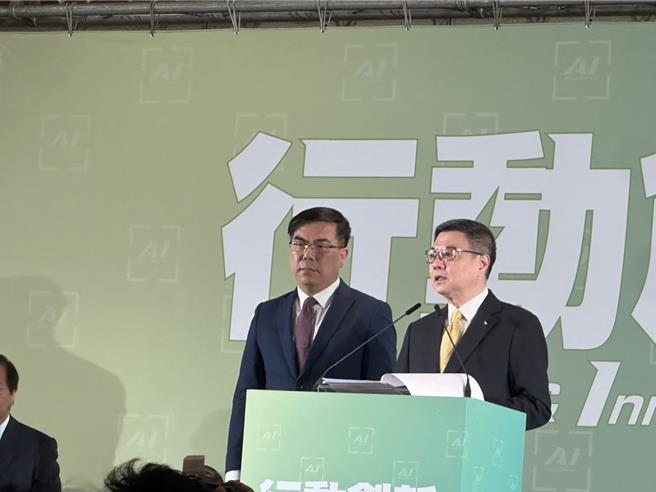 賴清德新任內閣人事第四場發布會今登場，準閣揆卓榮泰宣布，新任環境部長將由氣象專家彭啟明（左）接任。（楊亞璇攝）