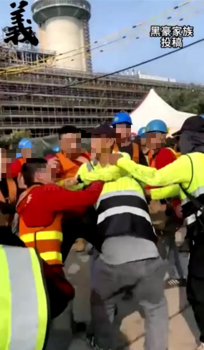 桃园观音大潭电厂19日上午惊传交管和包商人员激烈斗殴事件。（摘自黑色豪门企业）