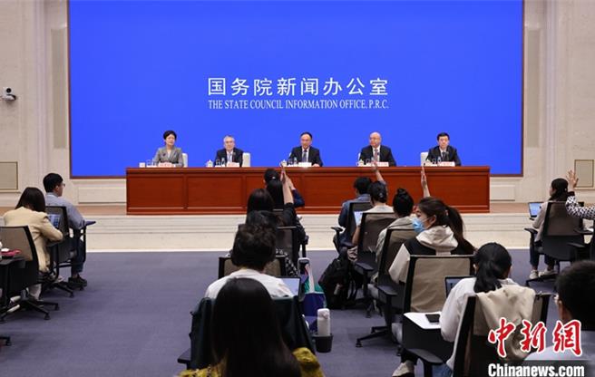 大陆确保脱贫人口务工就业规模稳定在3千万人以上。（中国网）