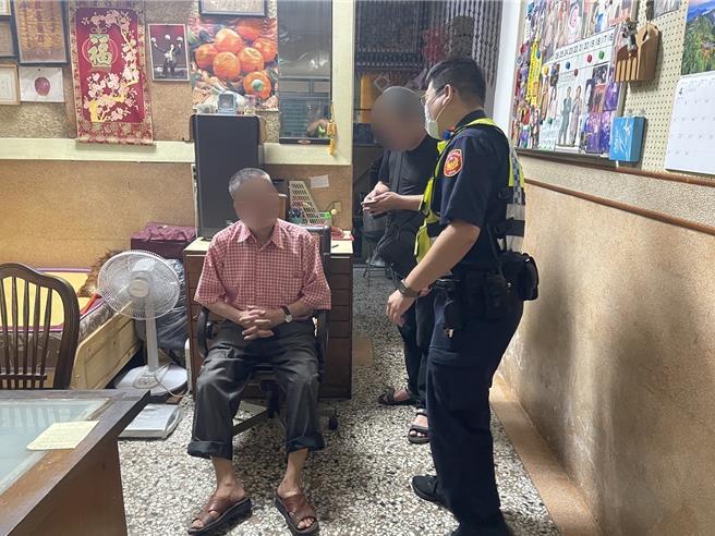 有多次走失记录的台中市黄姓老翁，上周外出散步再度迷失，警方透过google地图，顺利协助他返回家。（警方提供／王煌忠台中传真）