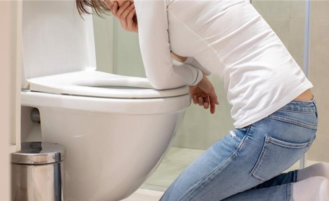 日本大阪日前发生食物中毒事件，101人吃了便当后出现呕吐及腹泻症状，受害者粪便被验出诺罗病毒。（示意图，shutterstock／达志）