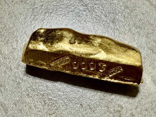 網友整理家裡挖出「25年前大金塊」，引起討論。（圖／翻攝自爆廢1公社）