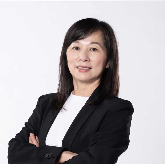 前市议员郑淑方领表登记参选民进党桃园市党部主委。（取自脸书）