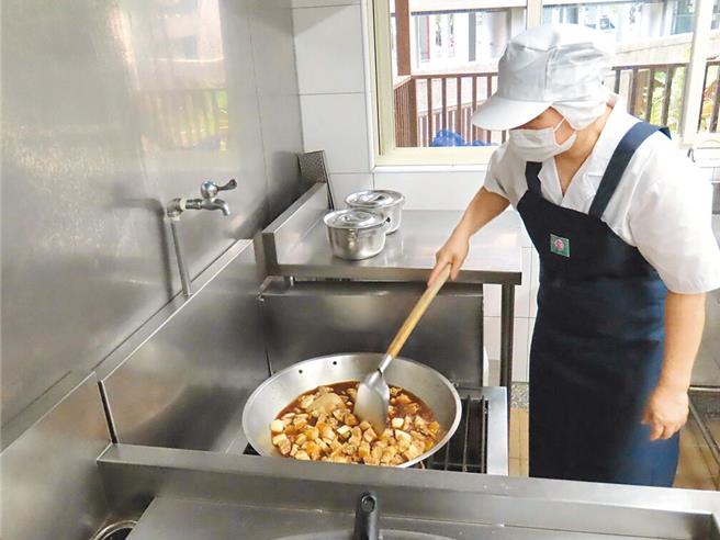 新北市公幼厨工甄选缺额5月10日公告。（新北市教育局提供）