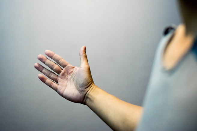 大陆广东一名女子坚持自己带小孩，与公公发生口角争执，没想到惨被连打9个耳光。（示意图：Shutterstock／达志）