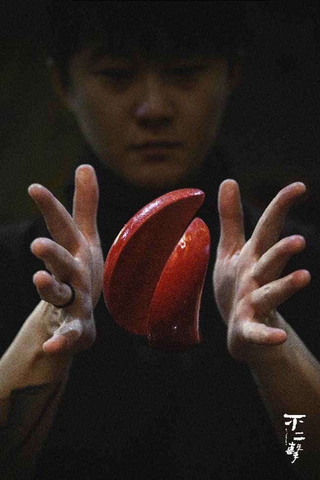 民间信仰与实验剧场的新火花，只要双手合十，信仰就在你心中（图片来源：不二击声音制造所 摄影:吴柏源）