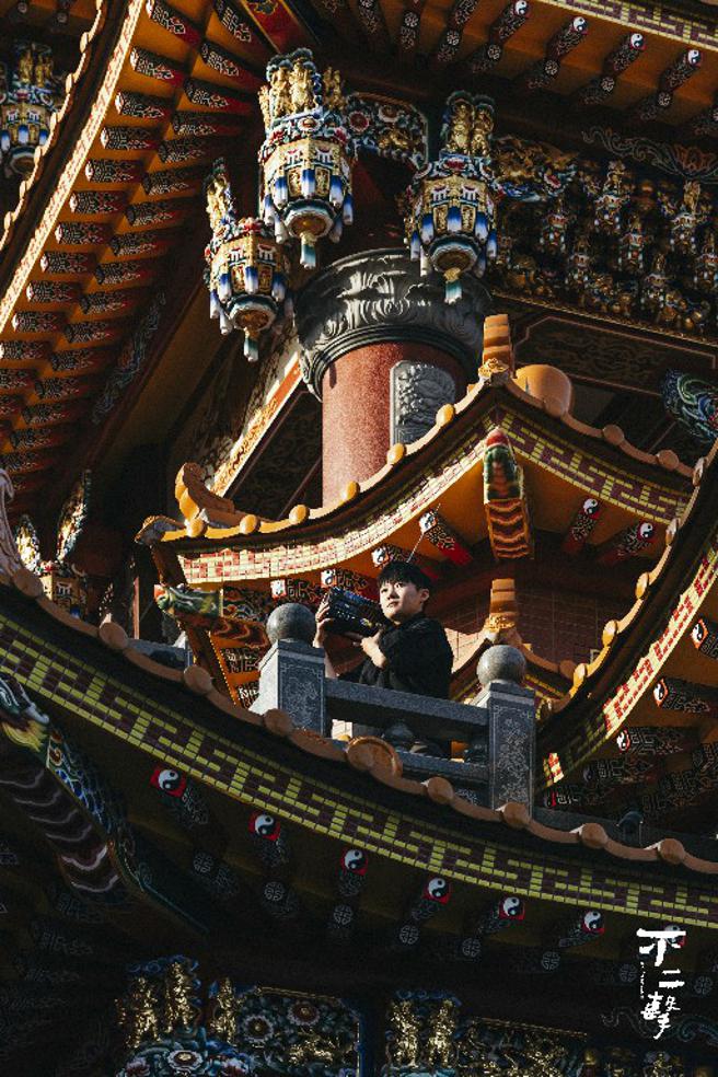 将剧场视为一座看不见的庙，观眾自由轻松的探索声音剧场（图片来源：不二击声音制造所 摄影:吴柏源）