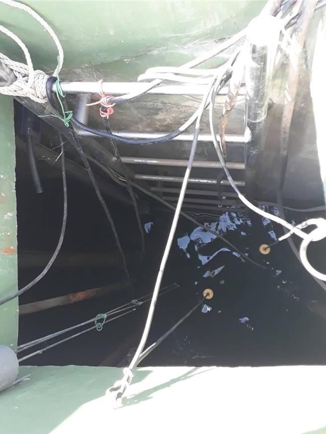 玉山国家公园塔塔加地区储水池快见底，可以看到放置水池底部的抽水马达。（玉山国家公园提供／杨静茹南投传真）