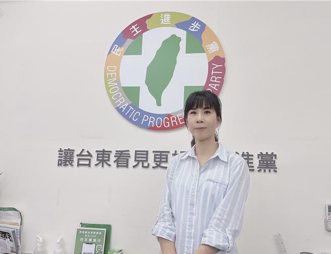 张钰晨登记参选民进党台东县党部主委。（蔡旻妤摄）